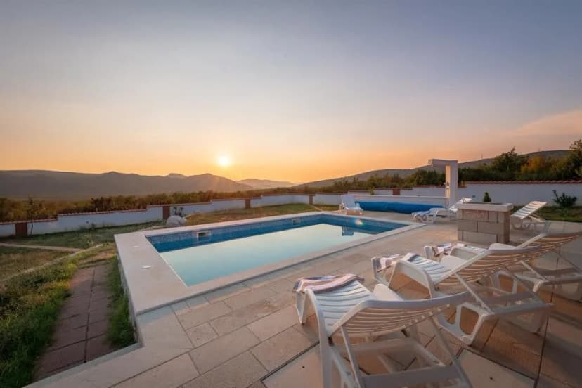 Beautiful Villa in Vucevica with Pool and Garden