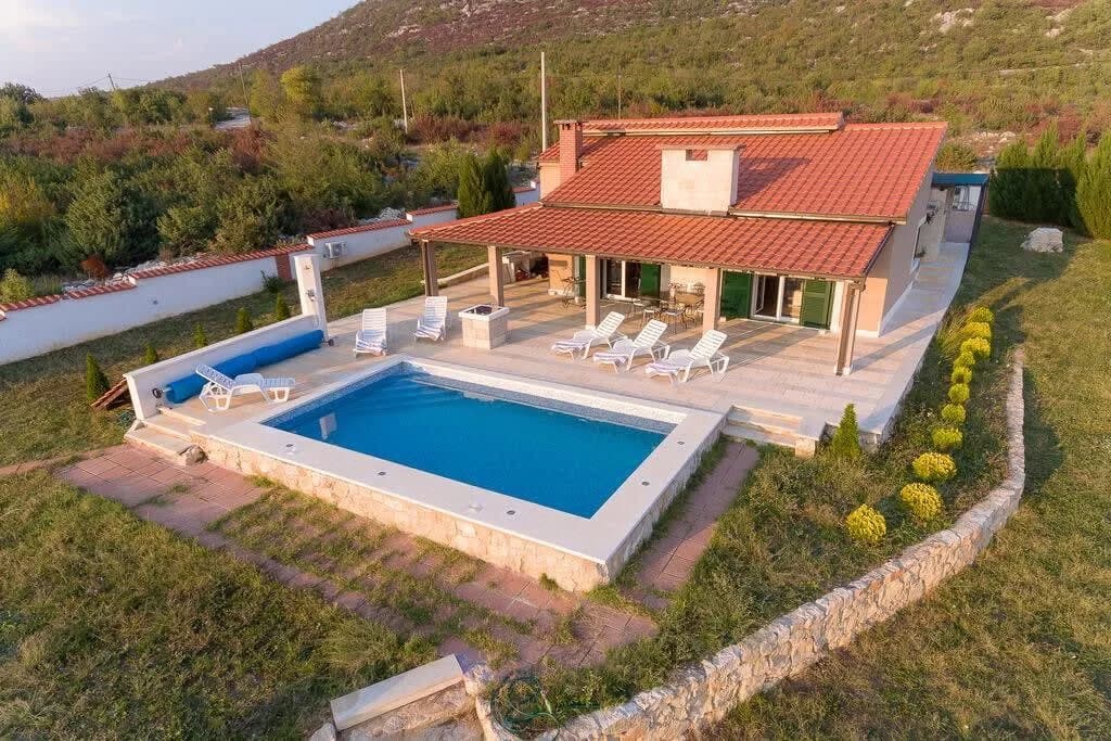 Beautiful Villa in Vucevica with Pool and Garden photo 2