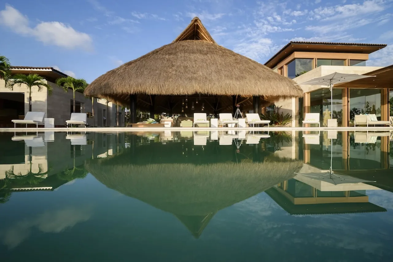 Villa de Sueño para Surfistas Integrada con la Naturaleza