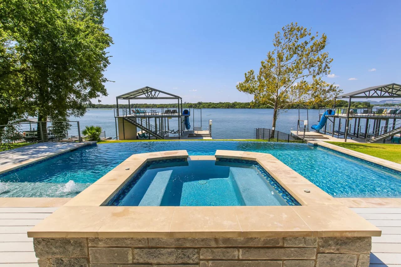 Fünf Schlafzimmer Villa am See in Austin, Foto 3