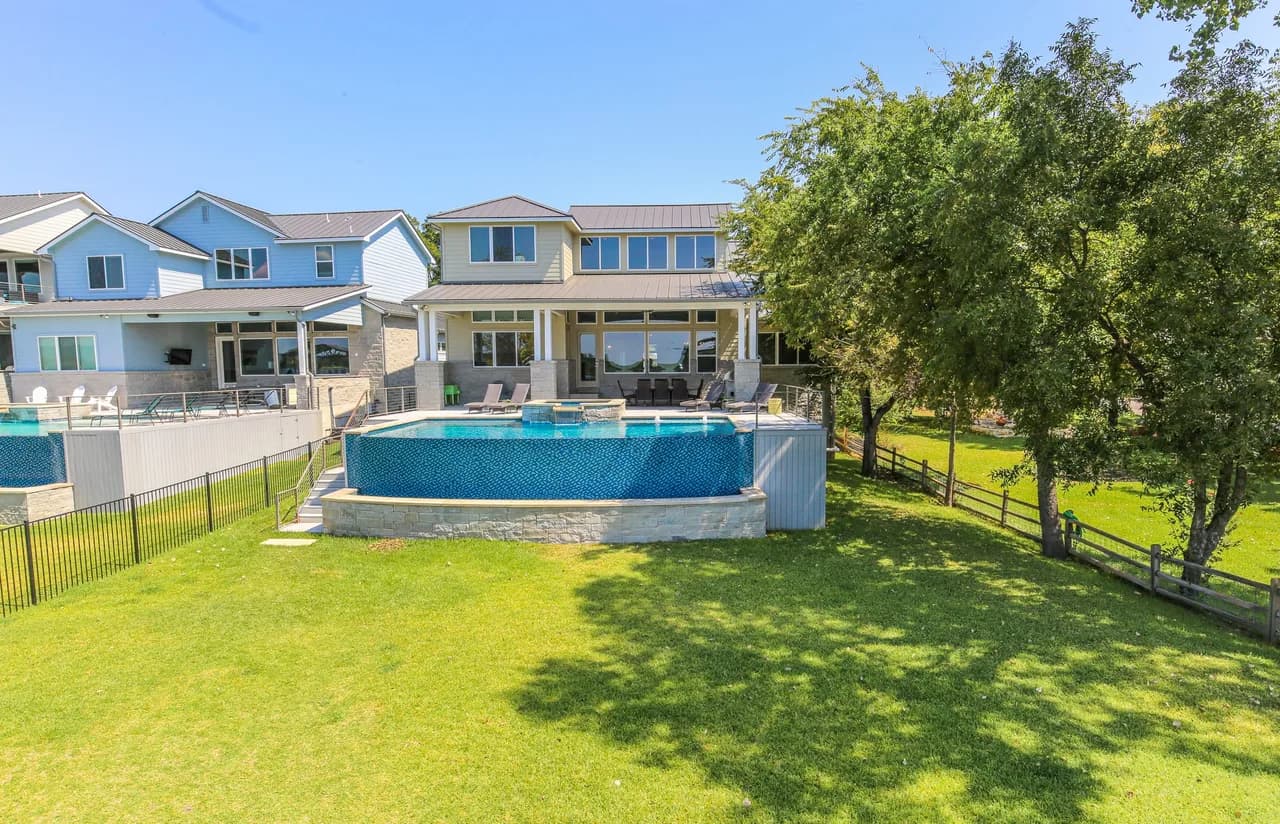 Fünf Schlafzimmer Villa am See in Austin, Foto 5