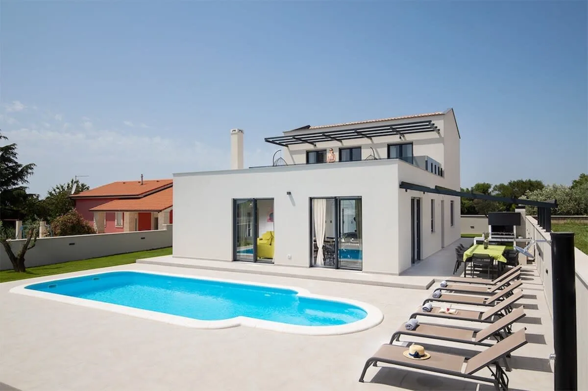 Futuristische Posh Villa in der Nähe des Marktes und Spots, Foto 3