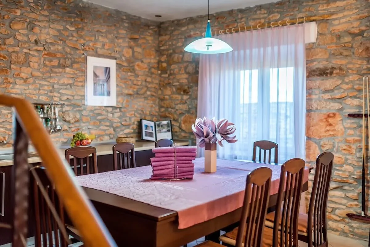 Elegantes rustikales Haus mit Fitnesscenter und Pool, Foto 3