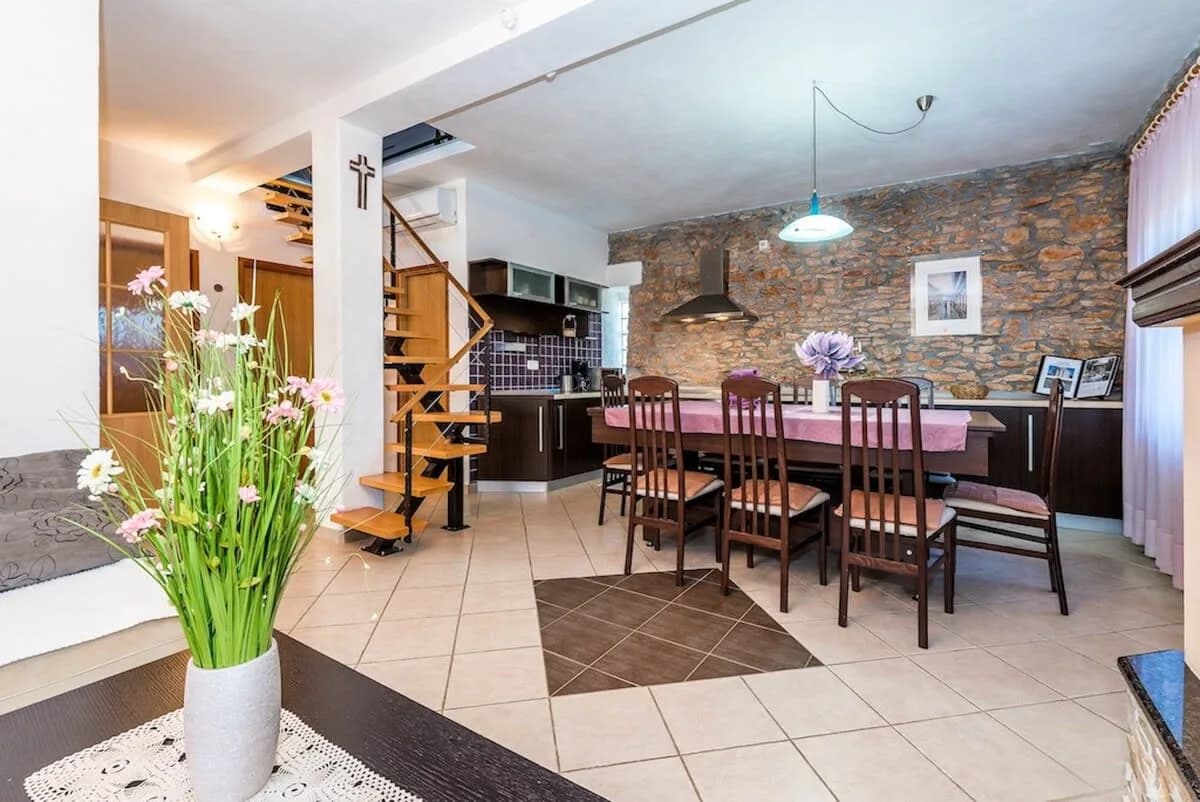 Elegantes rustikales Haus mit Fitnesscenter und Pool, Foto 5