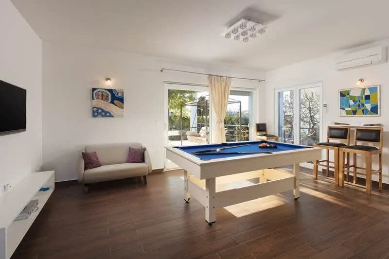 Prächtige Villa an der Küstenlinie mit Innen-Gym, Foto 5