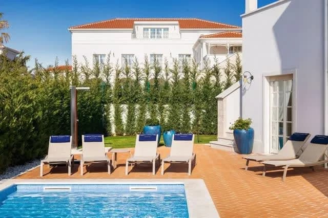 Luxury Villa with Lavish Interiors photo 4