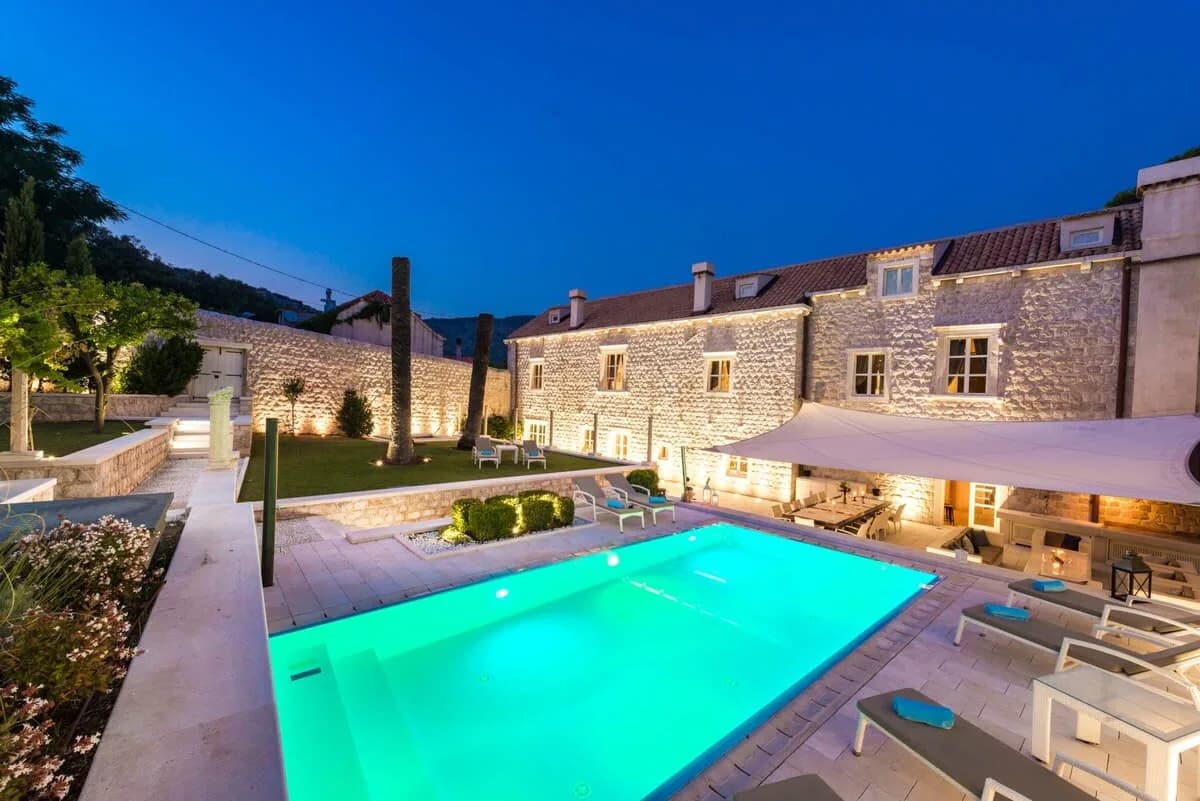 Villa Glamour avec de Magnifiques Jardins Paysagers, photo 2