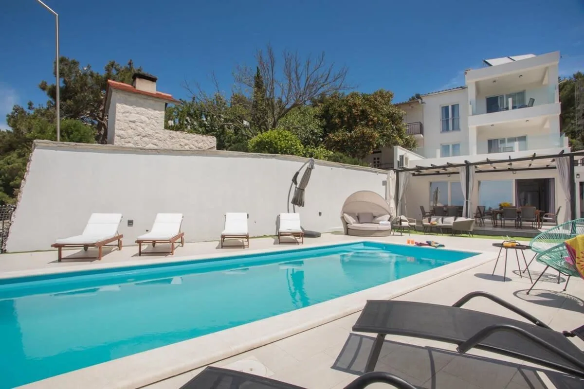 Beautiful Desire Villa with Sun Terrace