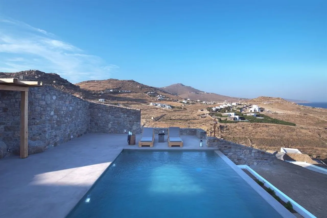 Fesselnde Deluxe-Villa mit Blick auf die Bucht von Kalafatis