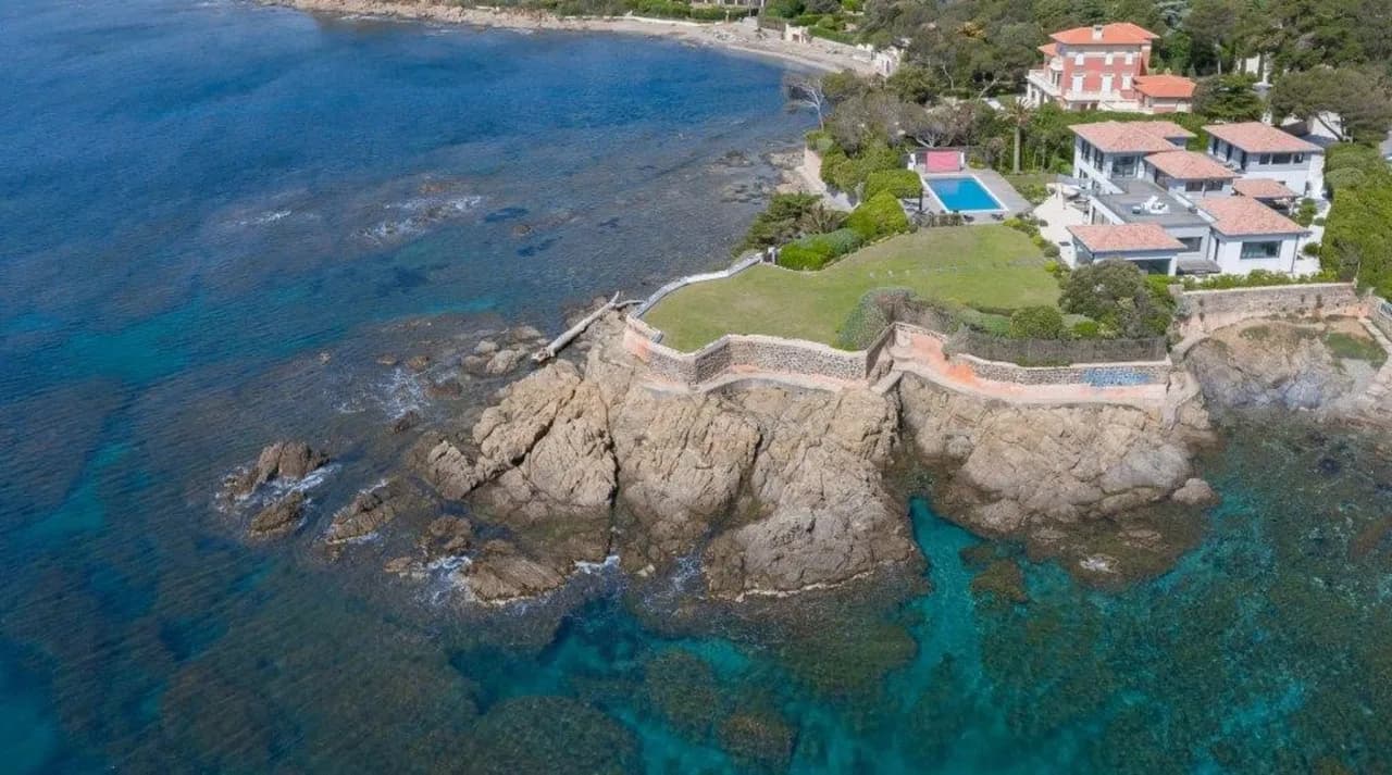 Villa Éblouissante au Bord d'une Falaise, photo 2