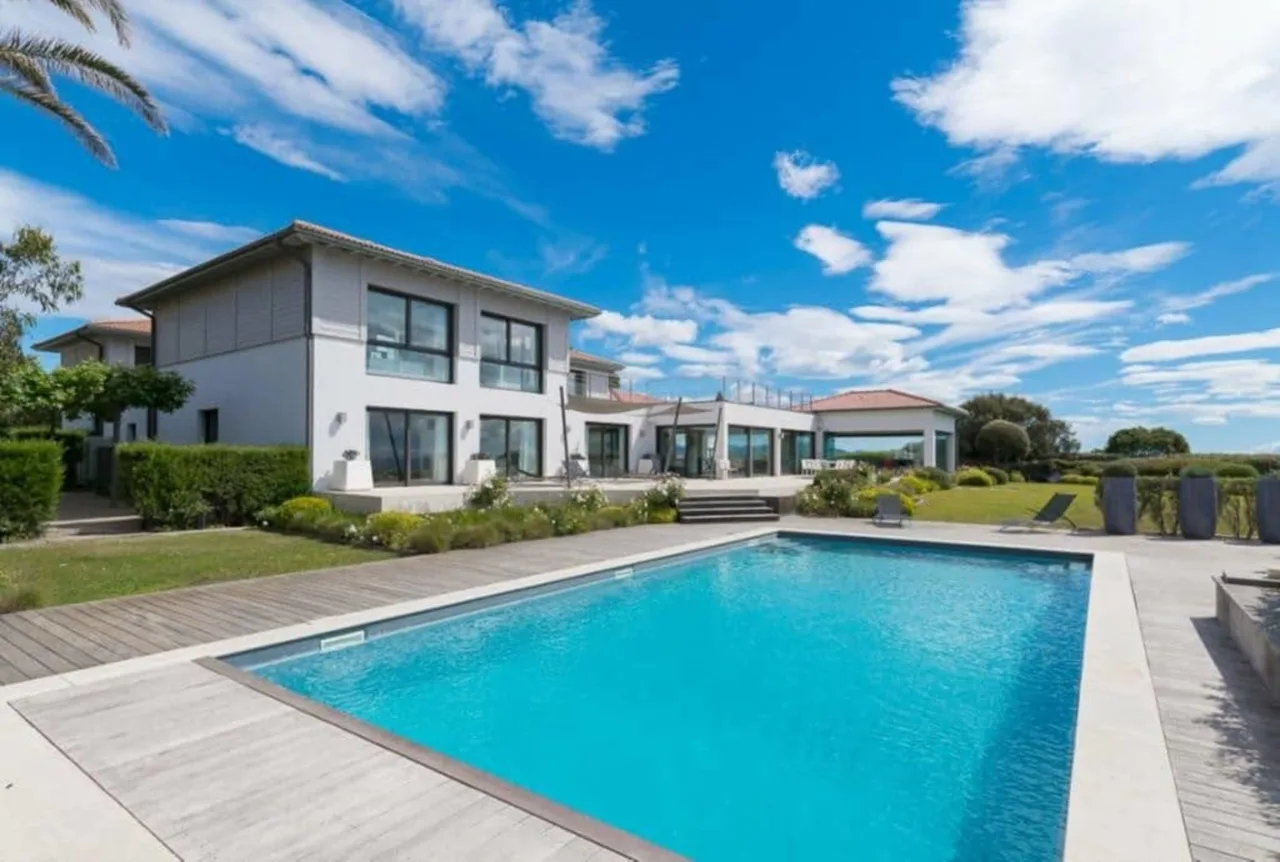 Villa Éblouissante au Bord d'une Falaise, photo 4