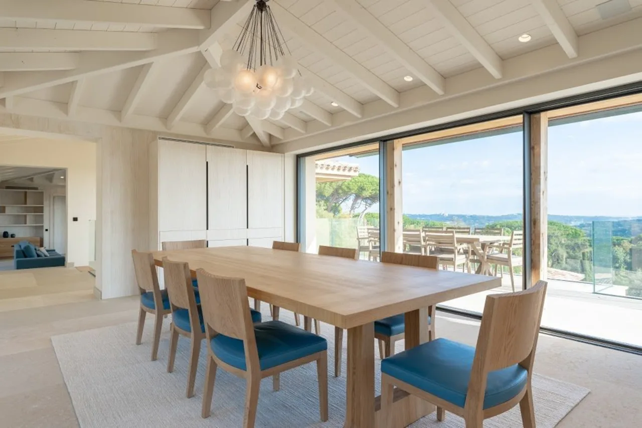 Luxuriöse zeitgenössische Villa mit hervorragenden Terrassen, Foto 3