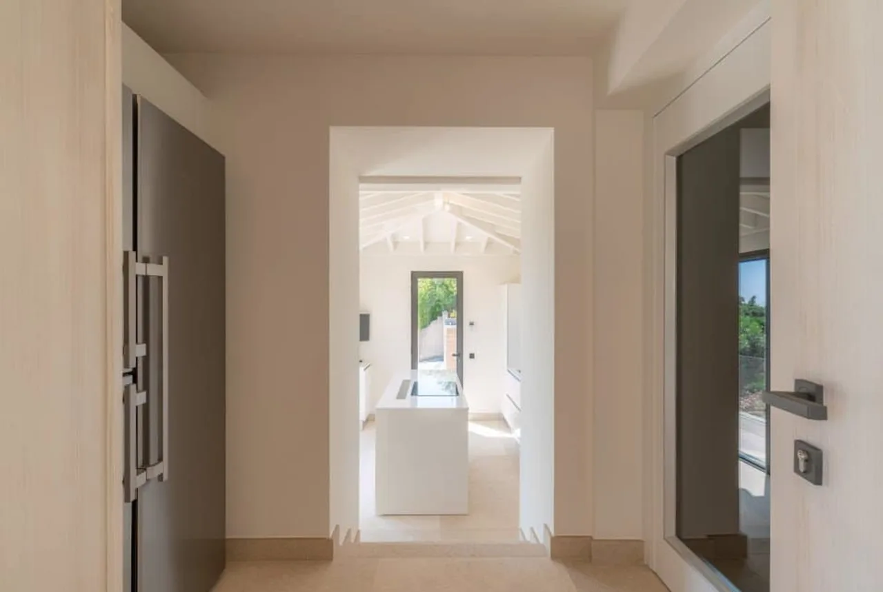 Luxuriöse zeitgenössische Villa mit hervorragenden Terrassen, Foto 5
