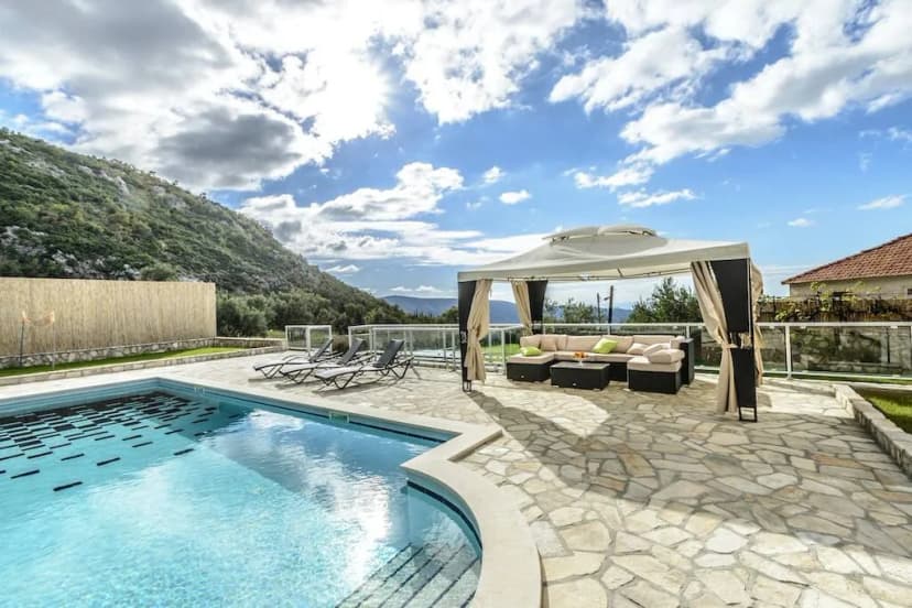 Clear Skies Villa with Hot Tub and Mountain Views