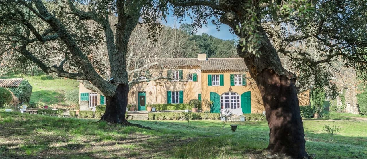 Villa Provenzal del Siglo IX, un Oasis de Paz Cerca de la Playa