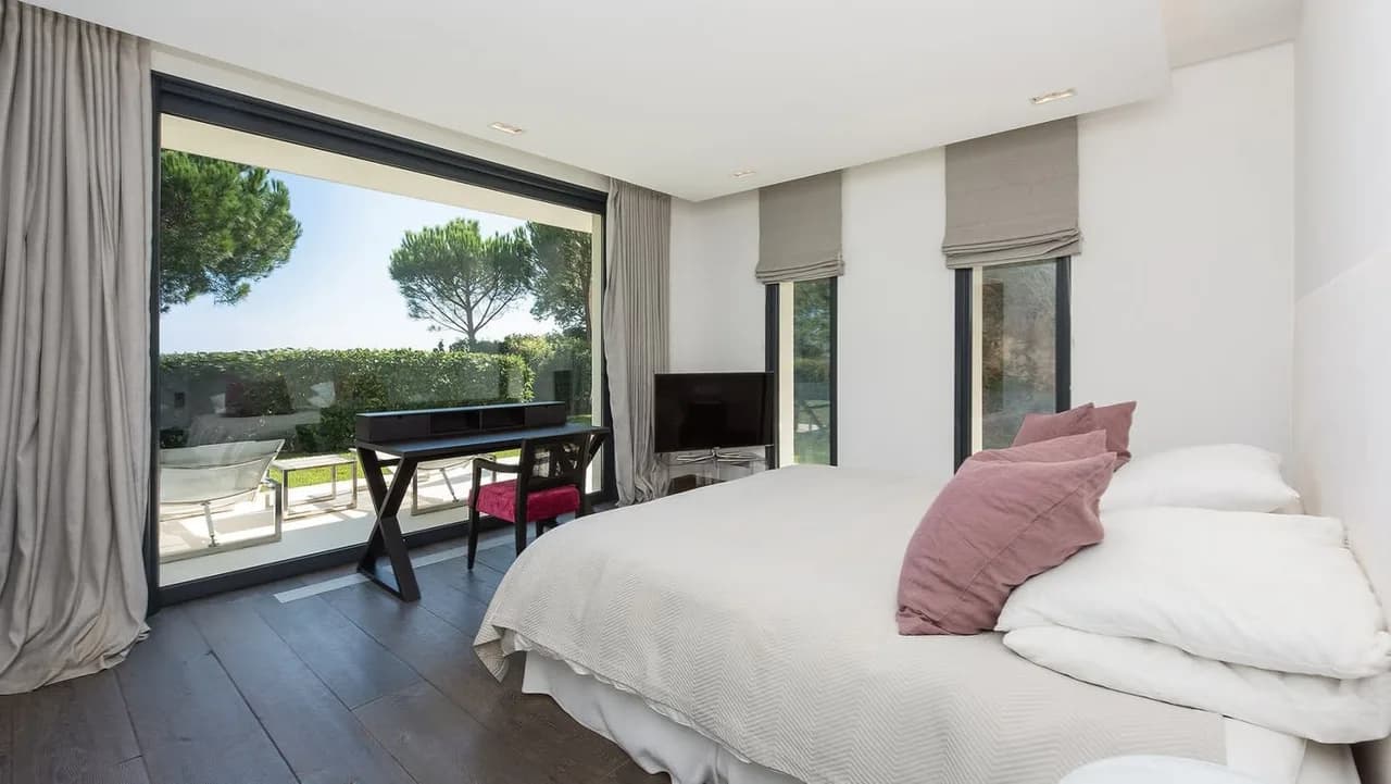 Classical St. Tropez Villa with Relaxing Sea Views, photo 5