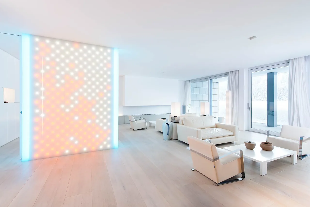 Klassisches weißes Apartment mit Spa-Bereich und Jacuzzi