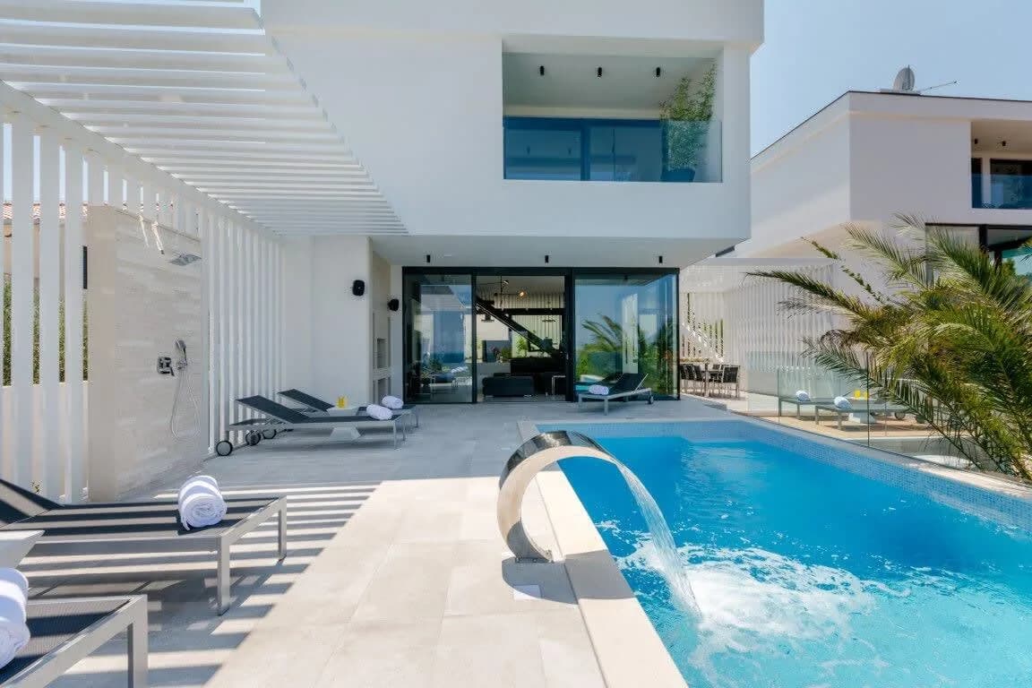 Outstanding Elegant Villa with Amazing Panoramic Sea Views photo 2