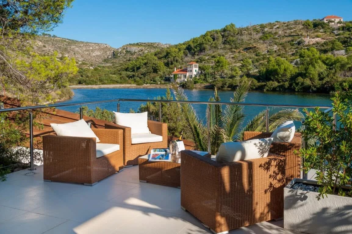 Exquisite Modern Villa in the Quiet Bay of Bobovisca photo 3