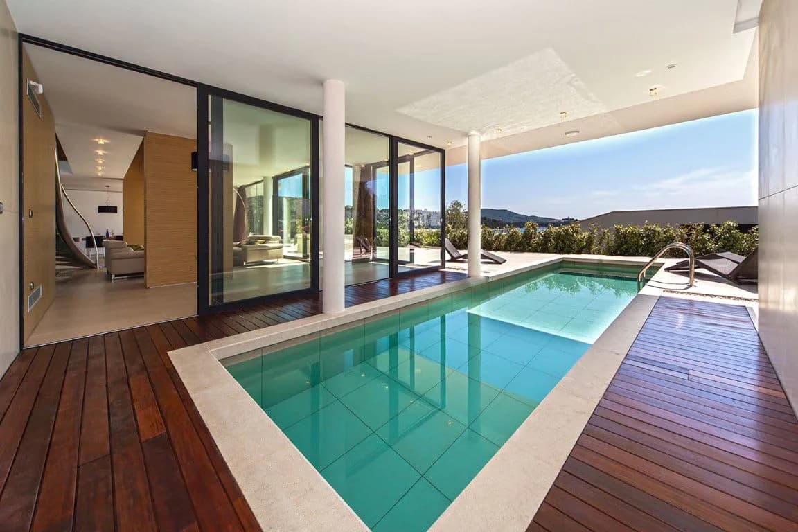 Prestige-Villa mit großem Innenpool, Foto 3