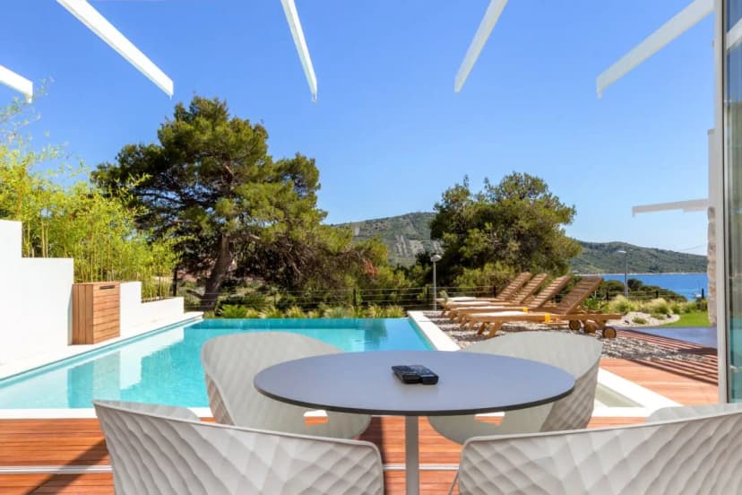 Super Modern Villa Stay With Cinema Room