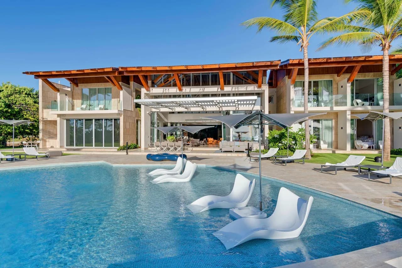 Sleek Contemporary Villa with Infinity Pool in Punta Cana photo 3