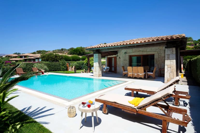 Gorgeous Villa on the White Sandy Beach of Salina Bamba