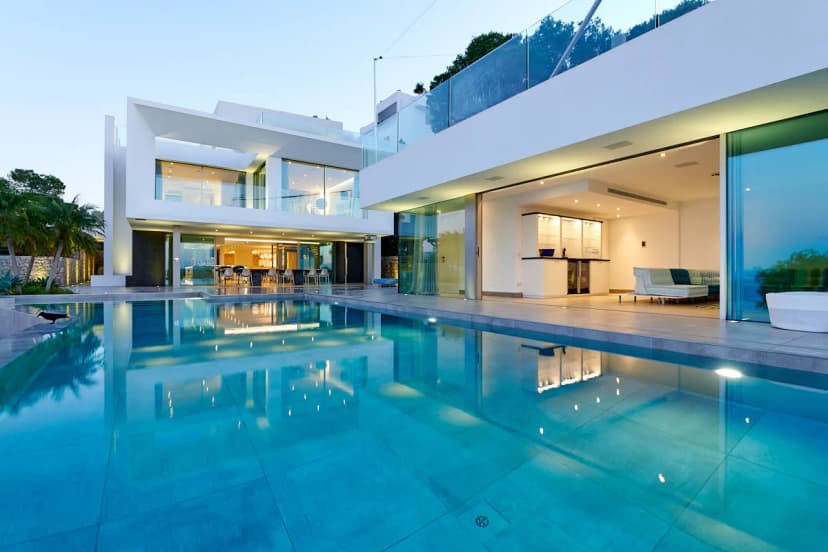 Magnificent Holly Villa with Grand Interiors