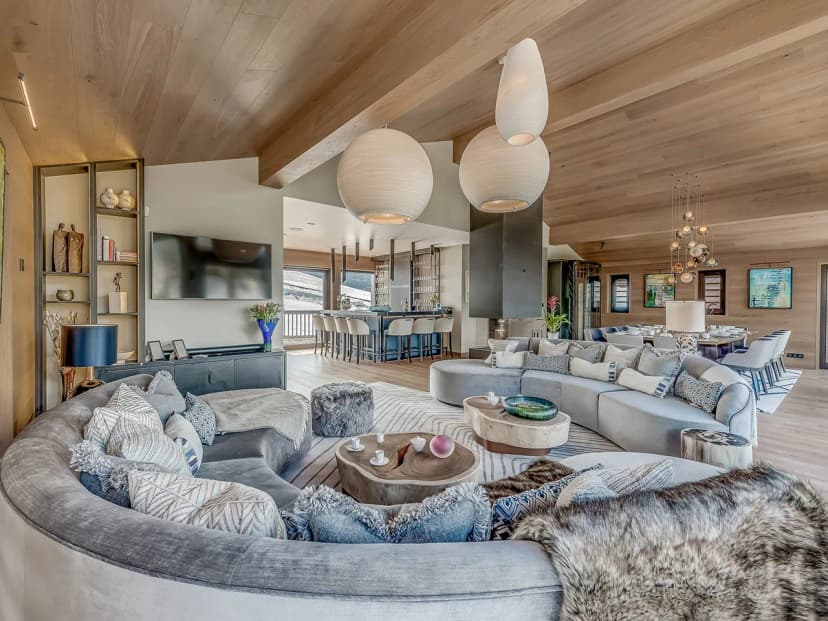 Diety of Wine Chalet with Stunning Mountains Views