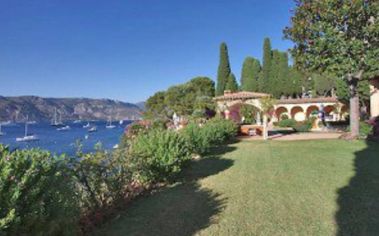 Prächtige Strandvilla mit Pool und Heimkino, Foto 3