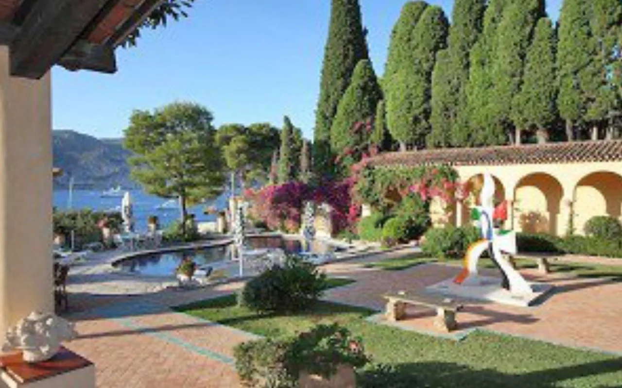 Prächtige Strandvilla mit Pool und Heimkino, Foto 4