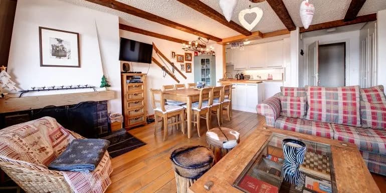 Appartement Ensoleillé avec Vues sur les Chaînes de Montagnes, photo 3