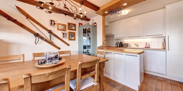 Appartement Ensoleillé avec Vues sur les Chaînes de Montagnes, photo 5