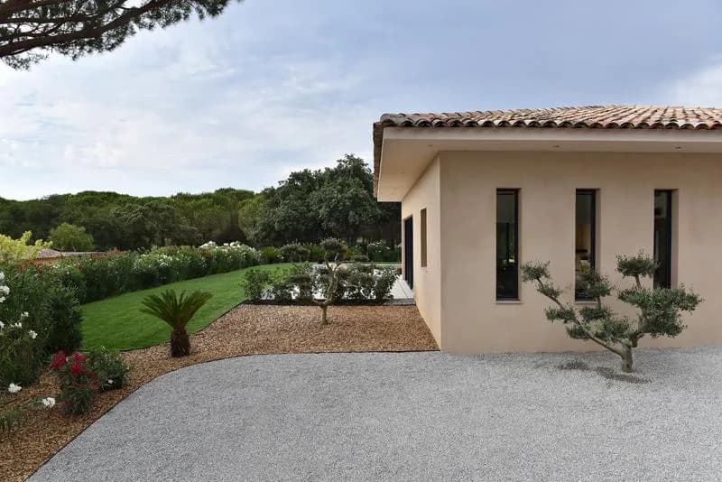 Villa élégante avec piscine chauffée et jardin frais, photo 2