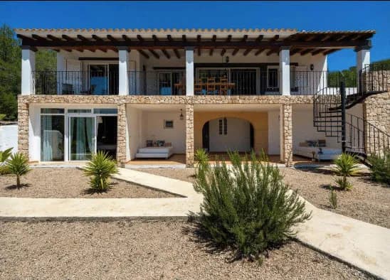 Mansión Acogedora con Balcón