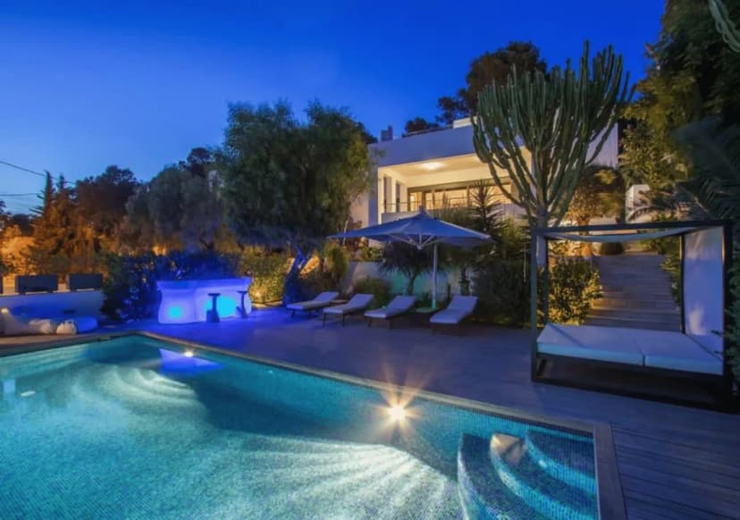 Beachfront Property with Stunning Sea Views