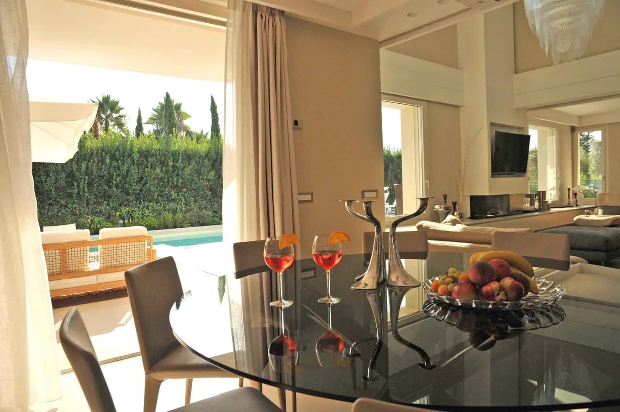 Luxurious Modern Villa With Refreshing Pool photo 3