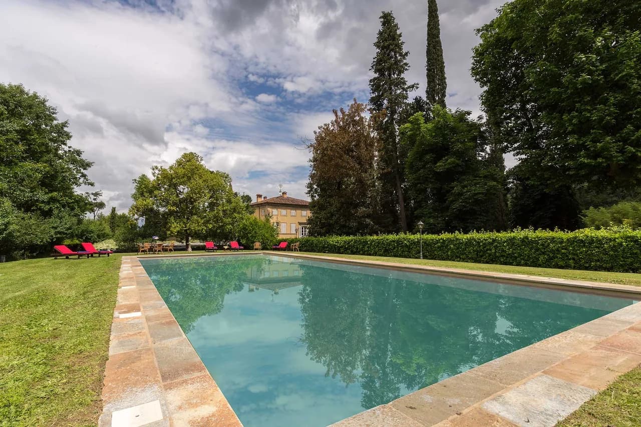 Geräumige moderne Villa mit Pool und italienischem Garten, Foto 3