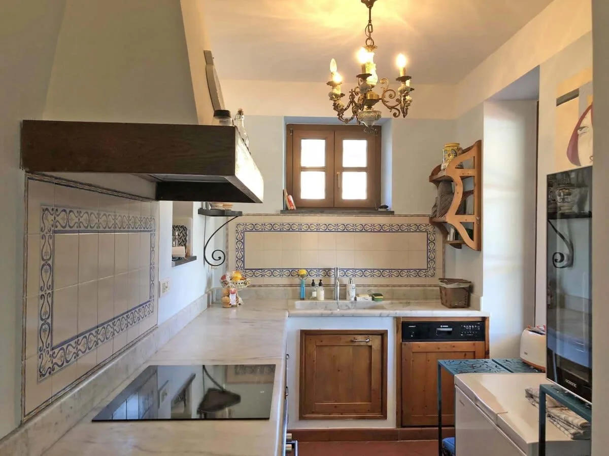 Villa Tradicional Moderna con Impresionantes Vistas de Árboles Mediterráneos, foto 4
