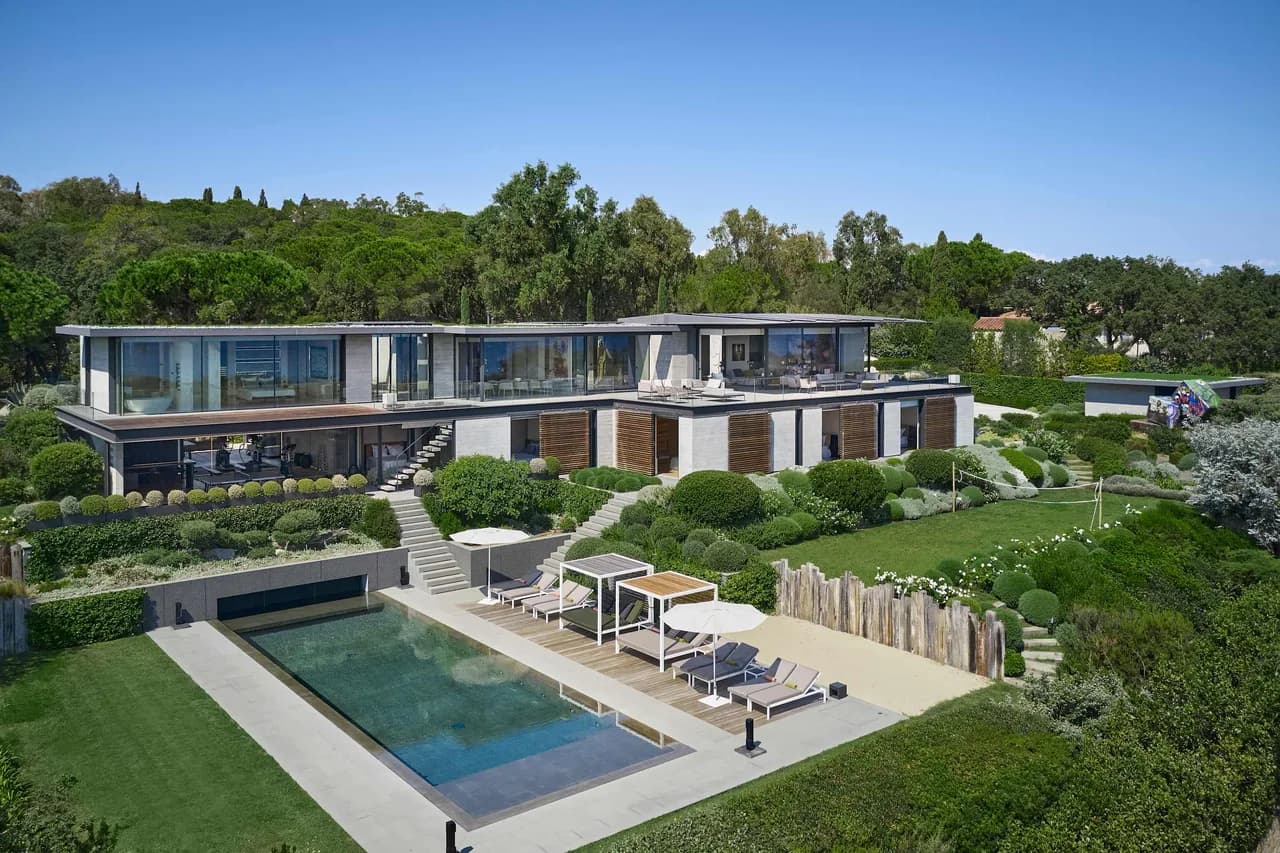Moderne Juwel Villa mit erstaunlichem Design