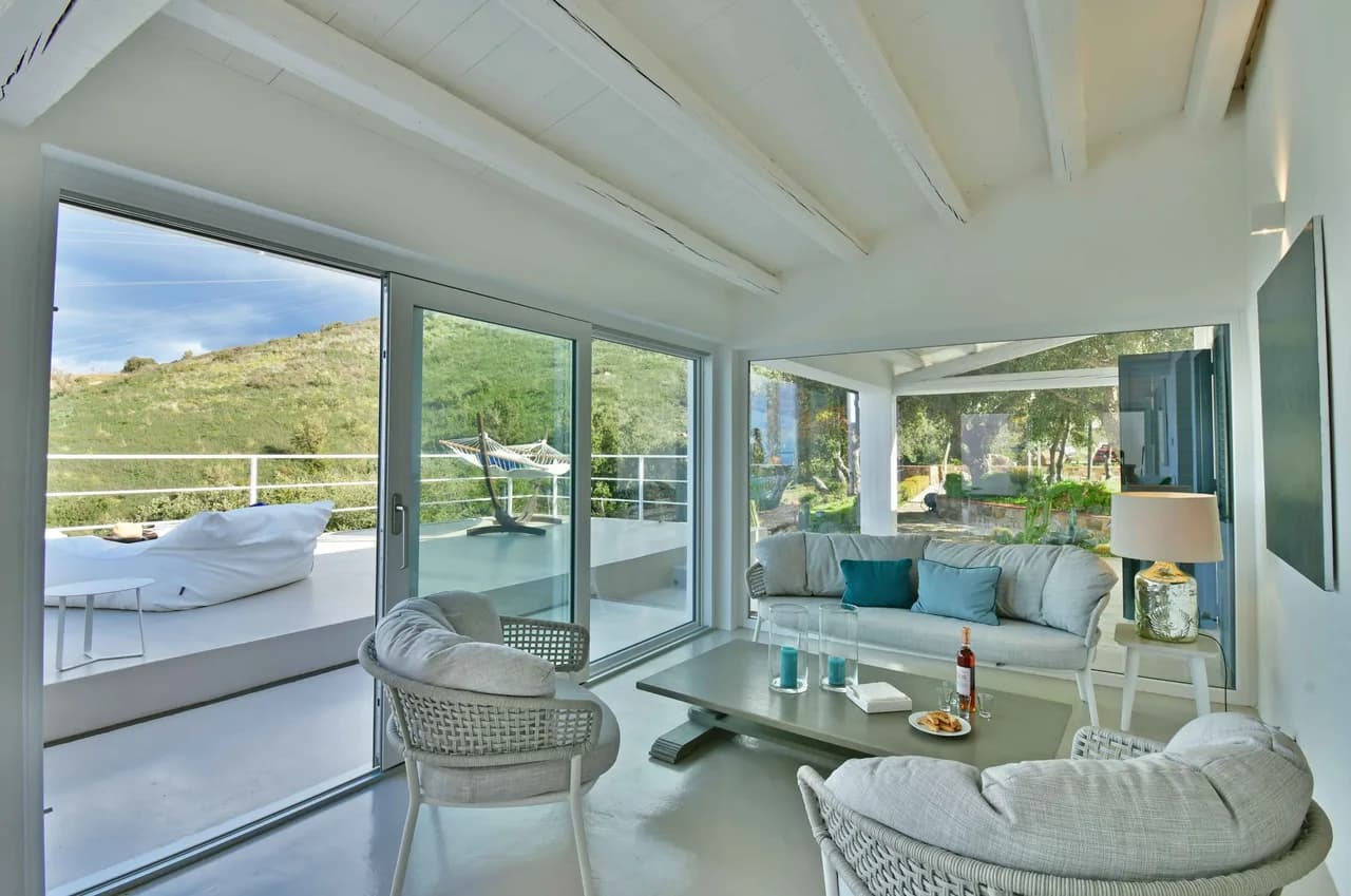 Elegante Villa con Vista a la Montaña y al Mar, foto 2