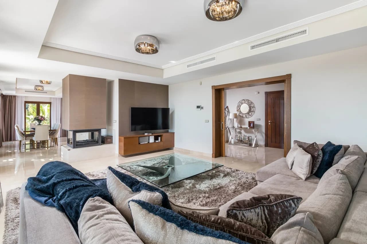 Charmante Villa umgeben von üppigem Grün und sanften Bergen, Foto 5
