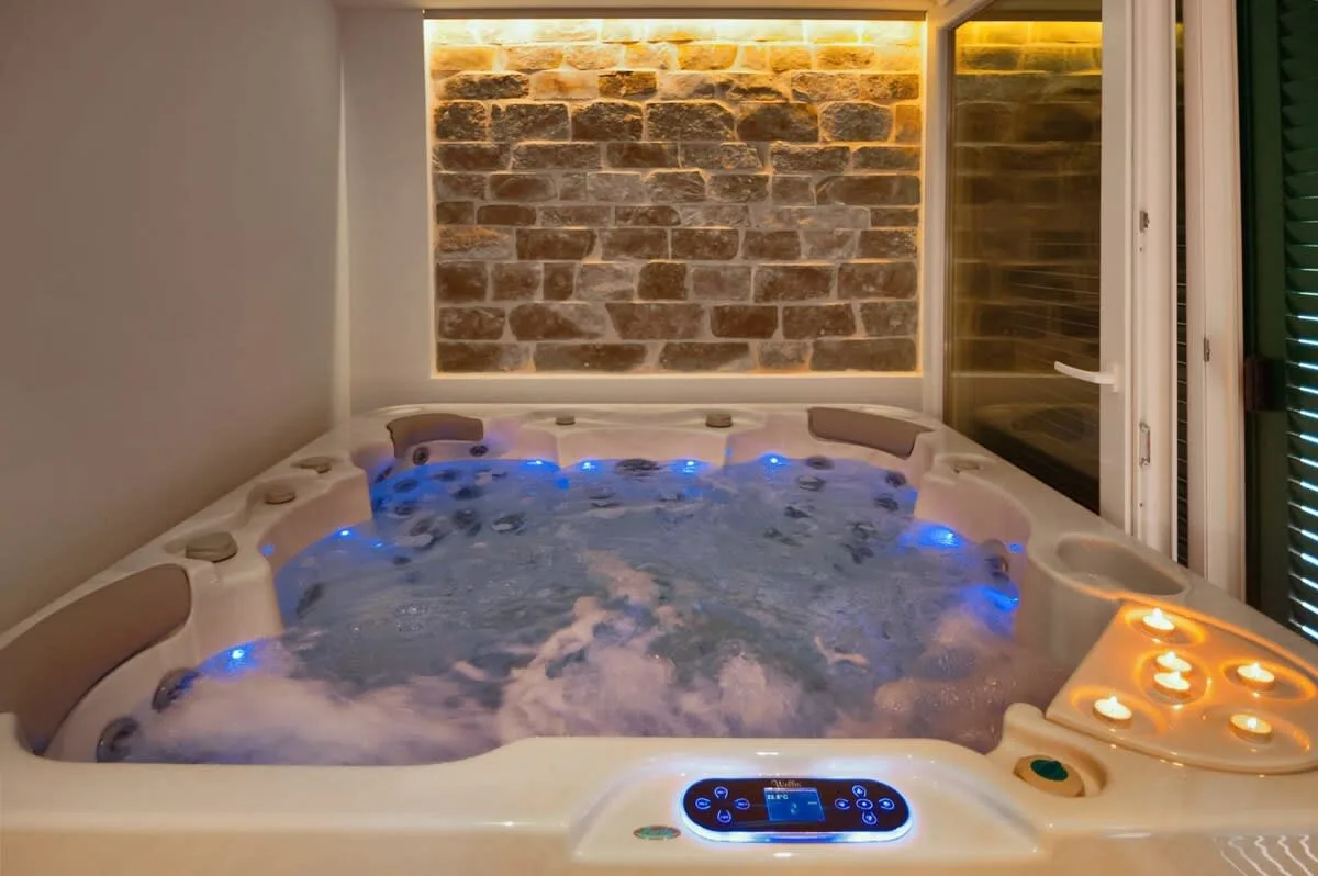 Elegante Villa con Piscina Brillante y Jacuzzi, foto 5