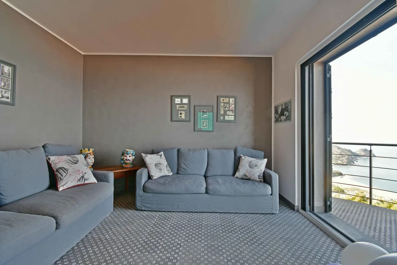 Contemporary Hillside Villa With Panoramic Sea Views, foto 2