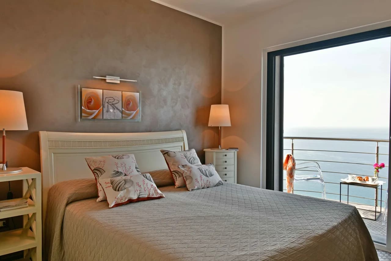 Contemporary Hillside Villa With Panoramic Sea Views, foto 3