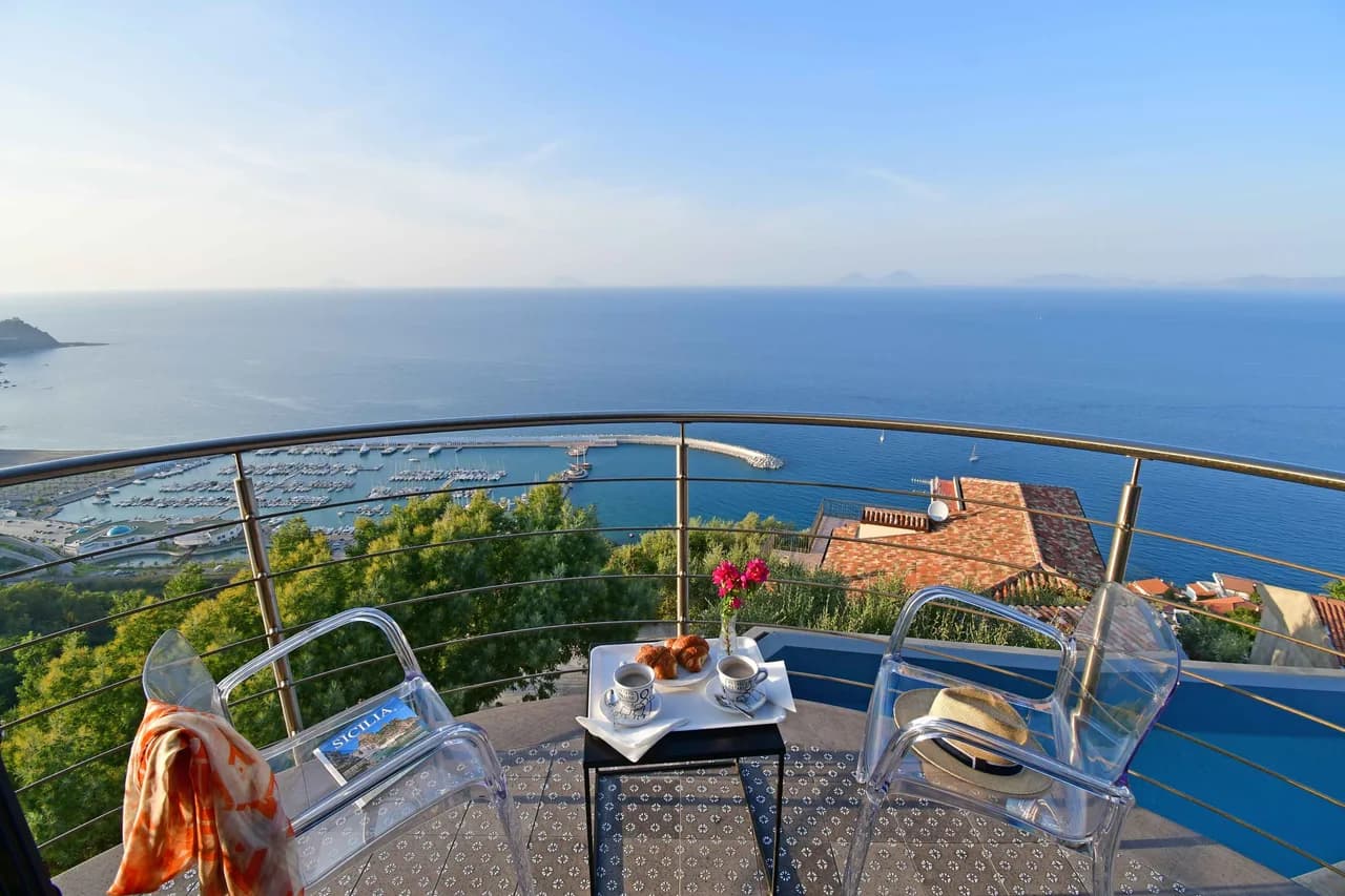 Contemporary Hillside Villa With Panoramic Sea Views, foto 5