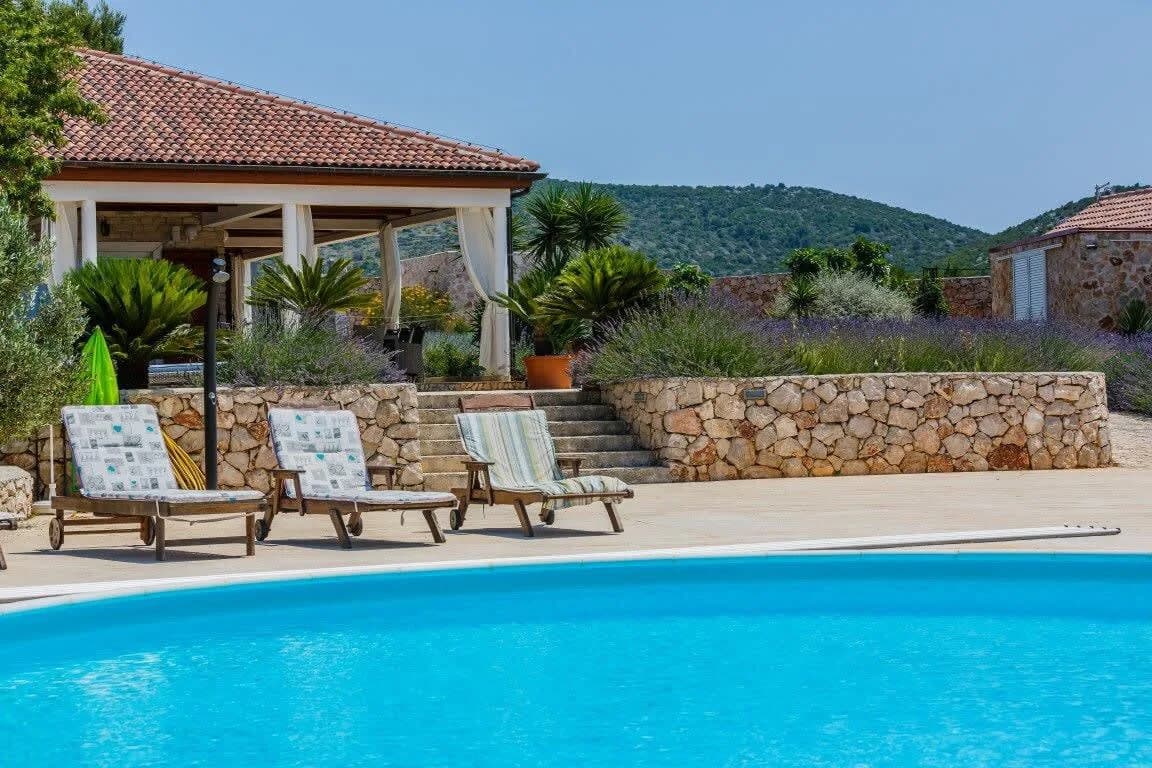 Luxuriöse Villa mit Pool und Panoramablick auf das Meer, Foto 2