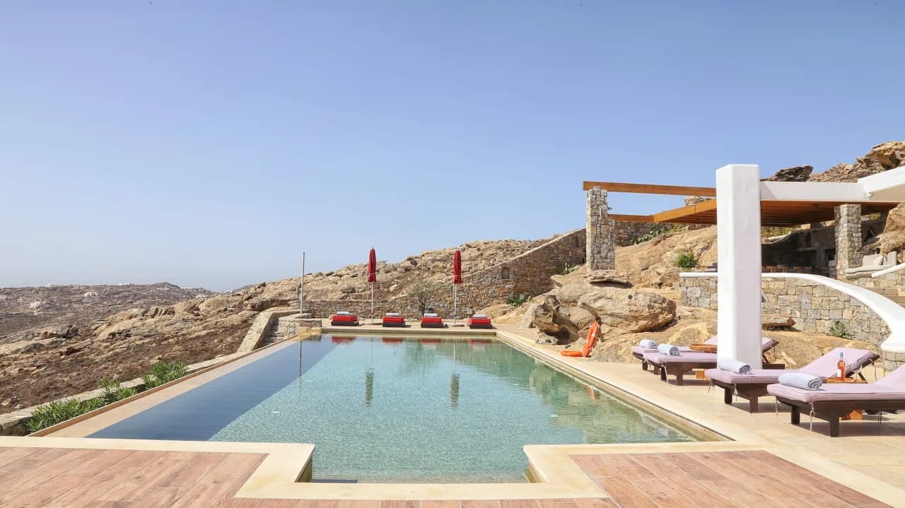 Villa de Firma Griega enclavada en una colina sobre la Playa de Elia, foto 2