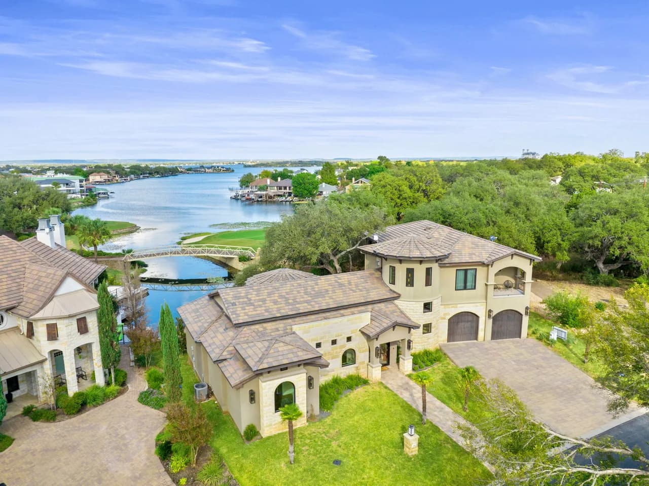 Lakeside Five Bedroom Villa in Horseshoe Bay