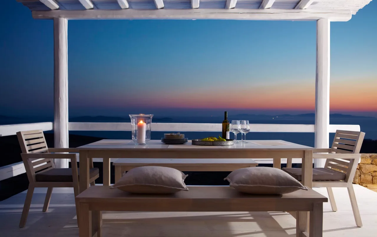 Weiße Schönheit Villa mit modernem Infinity-Pool, Foto 3